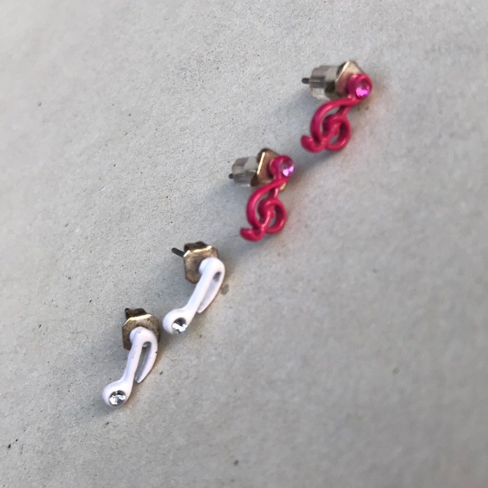 Pink&White tiny Music note Earrings-EUC